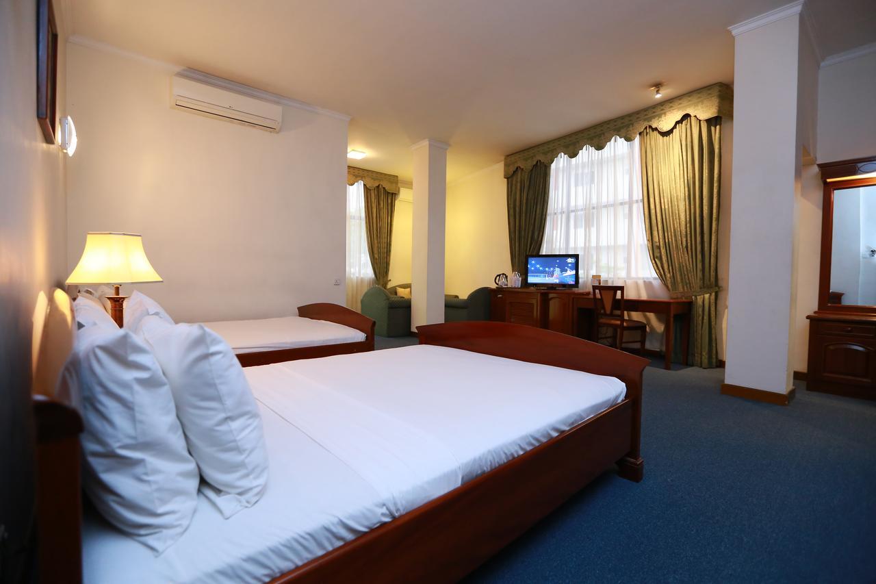 Deluxe Family Room